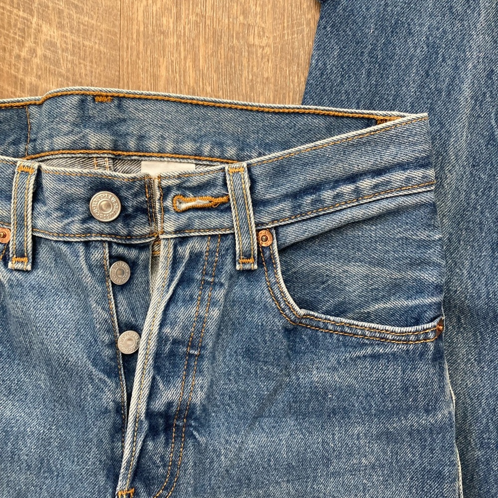Vintage Levi's Women's High Rise Jeans - Classic Blue - Picture 9 of 15